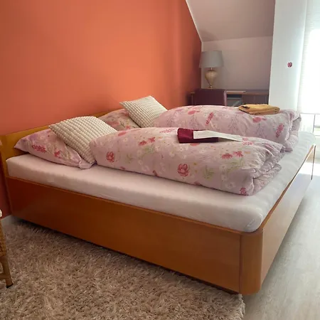Zwei Zimmer, Kueche, Bad Guest house
