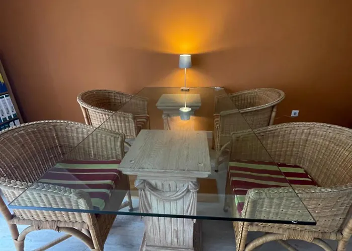 Zwei Zimmer, Kueche, Bad 3*