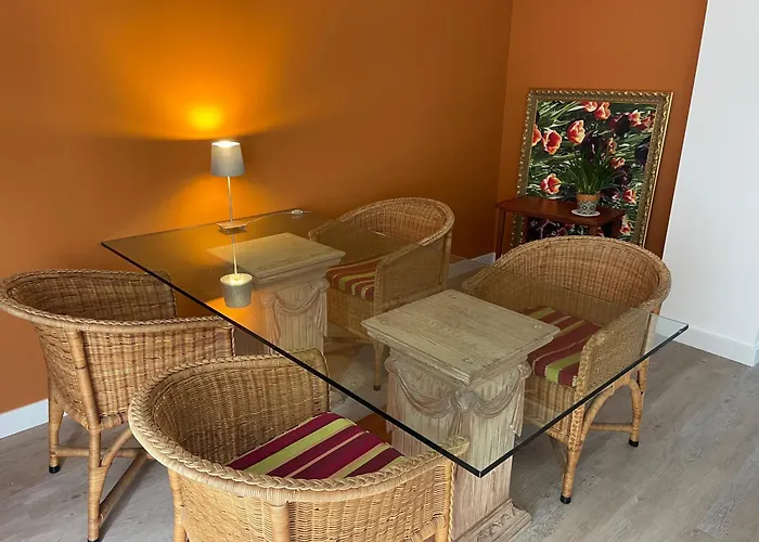 Zwei Zimmer, Kueche, Bad 3*