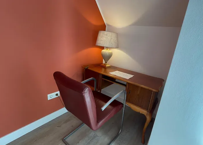 Zwei Zimmer, Kueche, Bad 3*